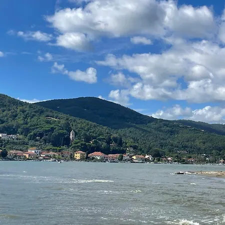 Vecchia Fontana Al Mare - Tra Liguria E Toscana Tra Viaregggio, Dei Marmi E Cinque Terre- Haus Am Bei La Spezia *