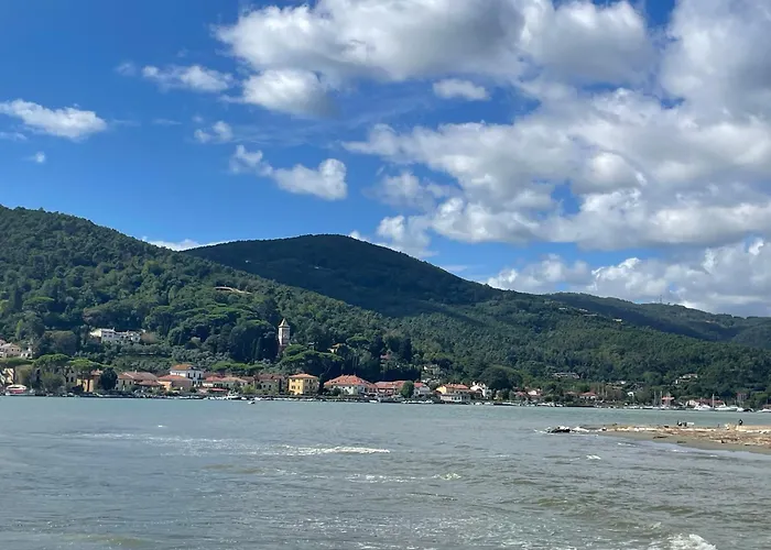 Vecchia Fontana Al Mare - Tra Liguria E Toscana Tra Viaregggio, Dei Marmi E Cinque Terre- Haus Am Bei La Spezia *