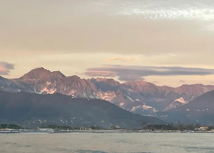 Вилла Vecchia Fontana Al Mare - Tra Liguria E Toscana Tra Viaregggio, Dei Marmi E Cinque Terre- Haus Am Bei La Spezia *