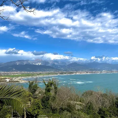 Villa Vecchia Fontana Al Mare - Tra Viaregggio Forte De Marmi E Cinque Terre- Haus Am Meer Badeort Naehe La Spezia