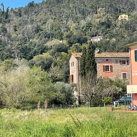 Villa Villa Vecchia Fontana Al Mare - Tra Viaregggio Forte De Marmi E Cinque Terre- Haus Am Meer Badeort Naehe La Spezia *