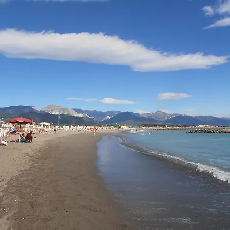 Villa Vecchia Fontana Al Mare - Tra Viaregggio Forte De Marmi E Cinque Terre- Haus Am Meer Badeort Naehe La Spezia Bocca di Magra