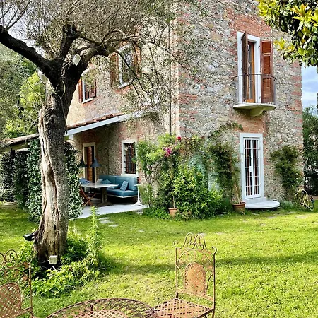 Villa Villa Vecchia Fontana Al Mare - Tra Viaregggio Forte De Marmi E Cinque Terre- Haus Am Meer Badeort Naehe La Spezia