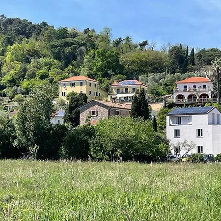 Villa Villa Vecchia Fontana Al Mare - Tra Viaregggio Forte De Marmi E Cinque Terre- Haus Am Meer Badeort Naehe La Spezia *