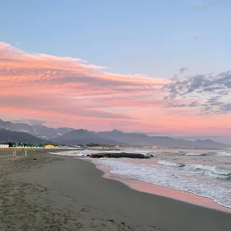 Villa Vecchia Fontana Al Mare - Tra Liguria E Toscana Tra Viaregggio, Dei Marmi E Cinque Terre- Haus Am Bei La Spezia