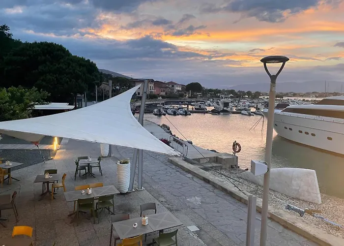 Vecchia Fontana Al Mare - Tra Liguria E Toscana Tra Viaregggio, Dei Marmi E Cinque Terre- Haus Am Bei La Spezia *
