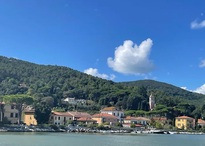 Villa Vecchia Fontana Al Mare - Tra Liguria E Toscana Tra Viaregggio, Dei Marmi E Cinque Terre- Haus Am Bei La Spezia Bocca di Magra