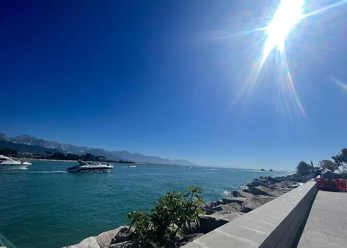 Vecchia Fontana Al Mare - Tra Liguria E Toscana Tra Viaregggio, Dei Marmi E Cinque Terre- Haus Am Bei La Spezia